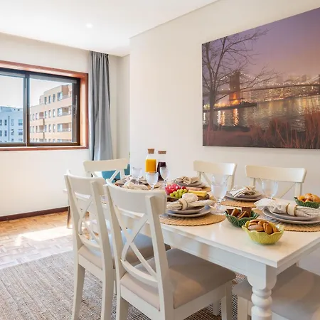 Lejlighed Host Wise - Bright And Elegant Urban Flat With Balcony