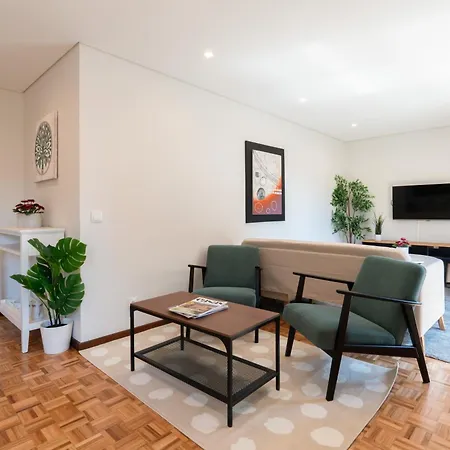 Host Wise - Bright And Elegant Urban Flat With Balcony Lejlighed