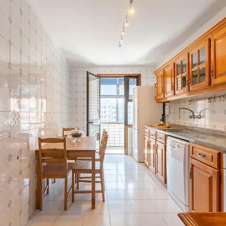 Lejlighed Host Wise - Bright And Elegant Urban Flat With Balcony