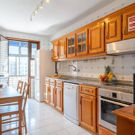 Host Wise - Bright And Elegant Urban Flat With Balcony Apartment *