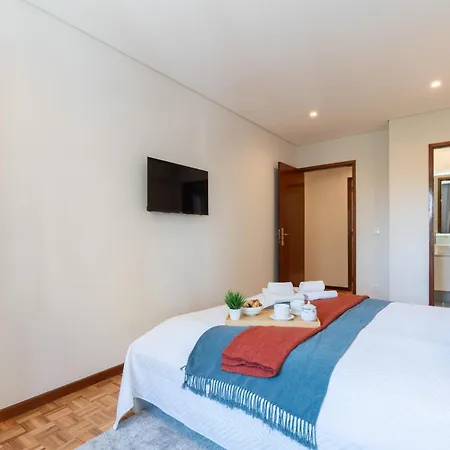 Host Wise - Bright And Elegant Urban Flat With Balcony