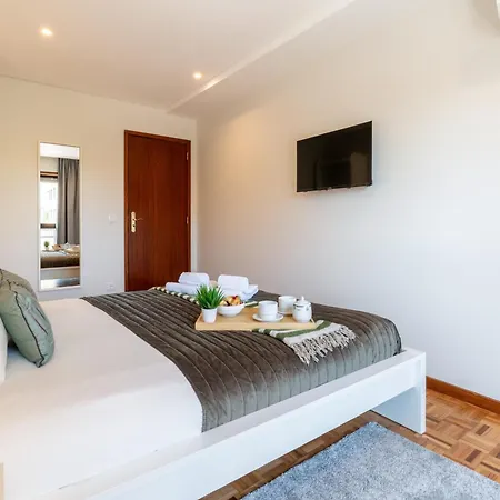 Host Wise - Bright And Elegant Urban Flat With Balcony Apartment *