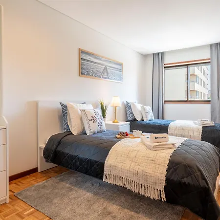 Host Wise - Bright And Elegant Urban Flat With Balcony * Porto
