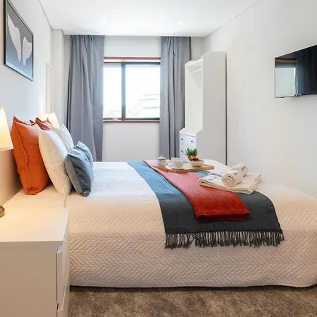 Host Wise - Bright And Elegant Urban Flat With Balcony Apartment *