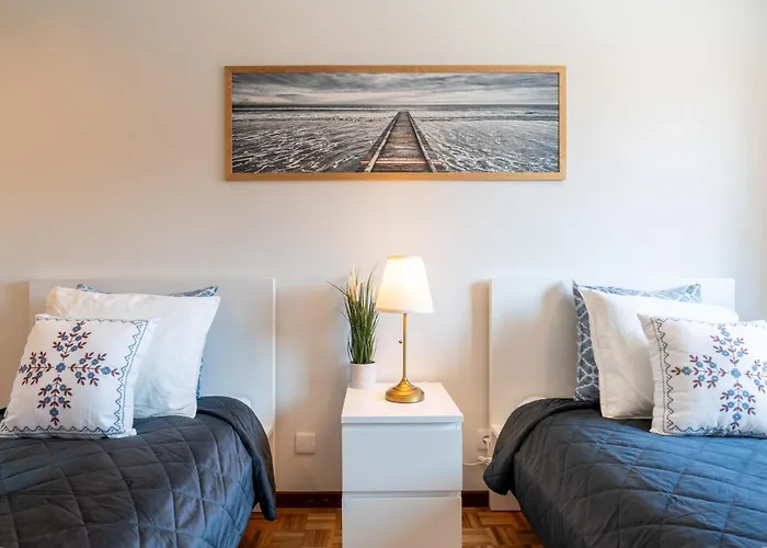 Host Wise - Bright And Elegant Urban Flat With Balcony شقة *