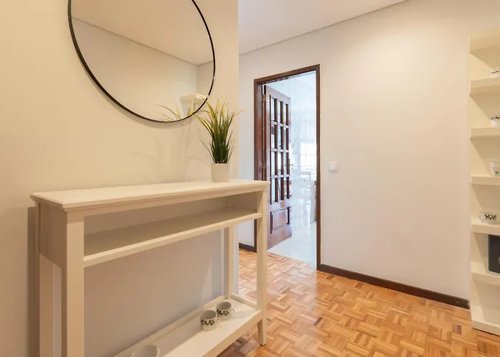 شقة Host Wise - Bright And Elegant Urban Flat With Balcony