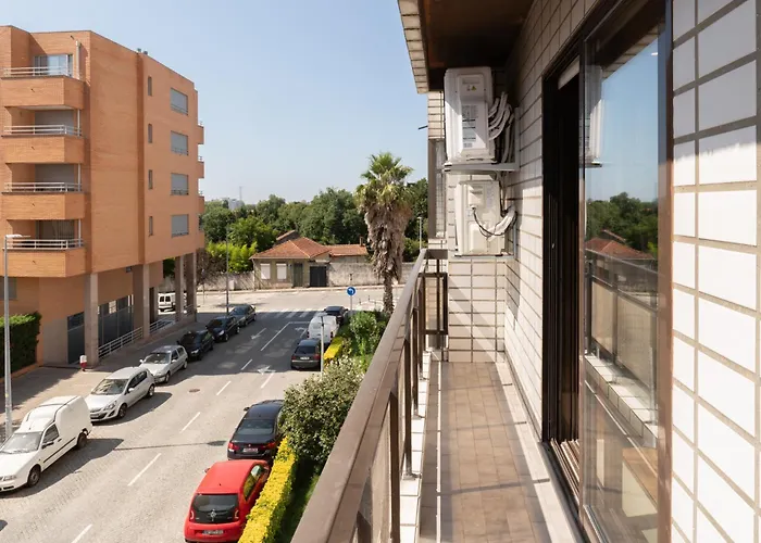 Host Wise - Bright And Elegant Urban Flat With Balcony بورتو