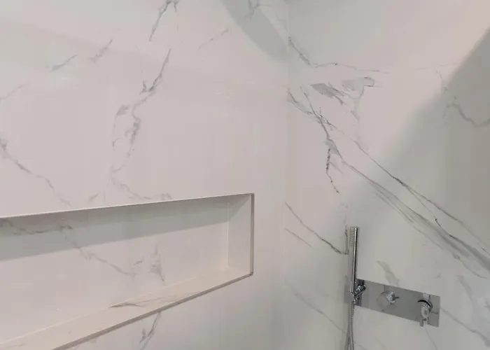 Host Wise - Bright And Elegant Urban Flat With Balcony شقة