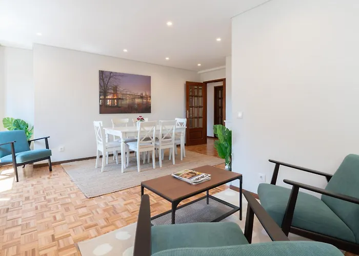 Host Wise - Bright And Elegant Urban Flat With Balcony * Порту