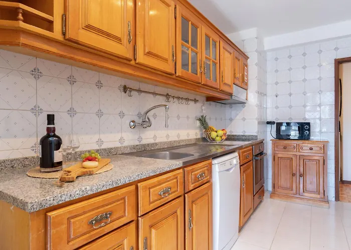 Host Wise - Bright And Elegant Urban Flat With Balcony شقة