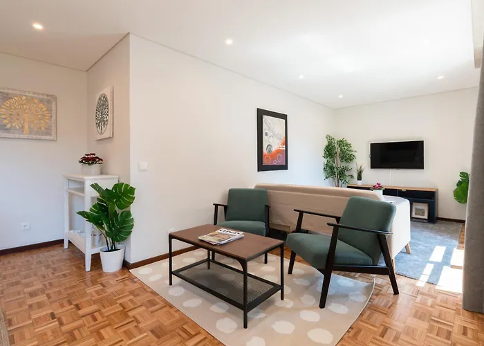 Host Wise - Bright And Elegant Urban Flat With Balcony شقة