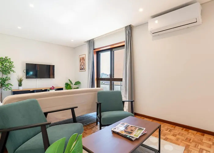 Host Wise - Bright And Elegant Urban Flat With Balcony *