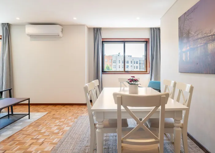 Host Wise - Bright And Elegant Urban Flat With Balcony ポルト