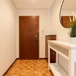 Host Wise - Bright And Elegant Urban Flat With Balcony