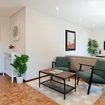 Apartment Host Wise - Bright And Elegant Urban Flat With Balcony