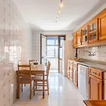Apartment Host Wise - Bright And Elegant Urban Flat With Balcony