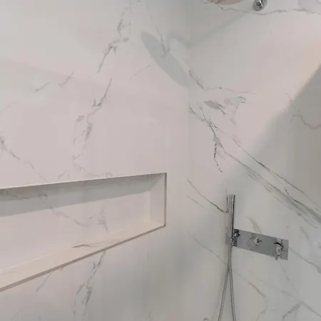 Host Wise - Bright And Elegant Urban Flat With Balcony Lejlighed