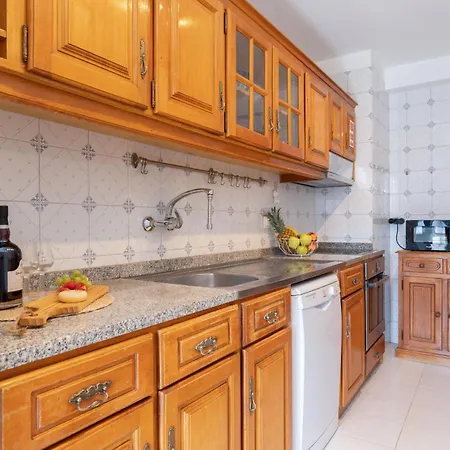 Host Wise - Bright And Elegant Urban Flat With Balcony Lejlighed