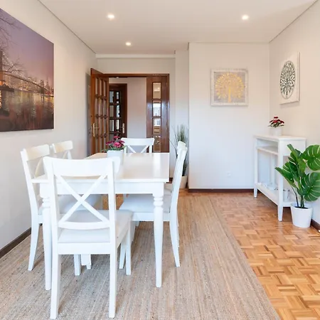 Host Wise - Bright And Elegant Urban Flat With Balcony * Porto